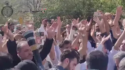 هنرمندان با لباس سفید در تشییع ناصر تقوایی