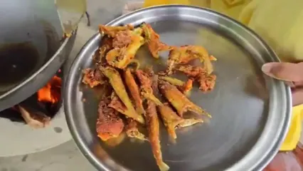 ببینید؛ غذای روستایی در هند؛ پخت خوراک سنتی با ماهی رامچلا و میگو