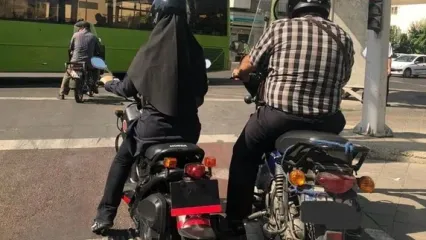 برخورد جالب راننده وانتی با یک موتورسوار زن وایرال شد