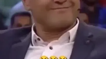 احسان علیخانی: توی هواپیما خلبان منو برد تو کابین .. بعدش یهویی گفت وای چرخهای هواپیما باز نمیشه ... مرگ رو دیدم .. آخر سر خندید و گفت انتقام همسرم رو ازت ....