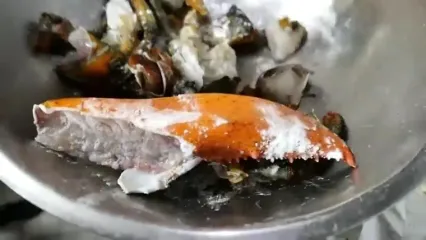 غذای خیابانی در آمریکا؛ پخت غذاهای لوکس با لابستر سیاه در نیویورک