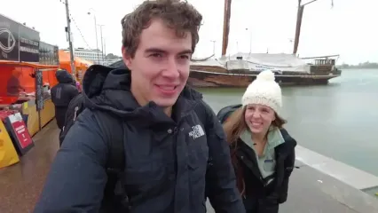 غذای خیابانی در فنلاند؛ پخت غذا با ماهی سالمون و گوشت گوزن در هلسینکی