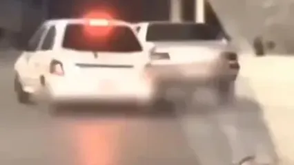 فیلم درگیری خطرناک دو خودرو با قمه در سیرجان!!