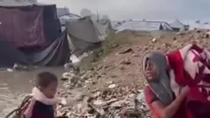 تصاویر تکان‌دهنده از کودکان غزه از آواره شدن در زیر باران