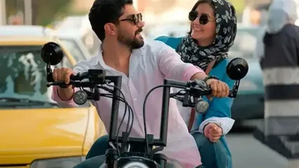 رقصیدن سینا مهراد با لباس دامادی!