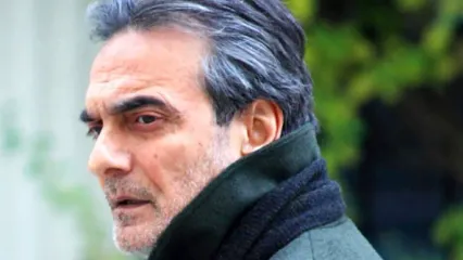 گریه سوزناک همایون ارشادی در مراسم ختم عباس کیارستمی