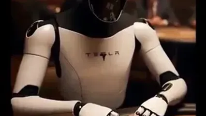 ببینید؛ نمایی از آینده‌ای که ربات ایلان ماسک آشپزی می‌کند، پلیس می‌شود و همه را تریلیونر می‌کند!