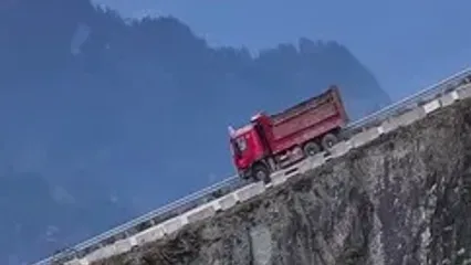ببینید؛ جاده کوهستانی نفس‌گیر در چین توجه‌ها را به خود جلب کرد