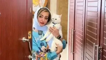 نفیسه روشن خانه اعیانی‌اش را این چنین به رخ بقیه کشید / خانه ای با مبلمانی طبق جدیدترین مدل، لوستر کلاسیک و هنگ‌درامی رنگین‌کمانی ...