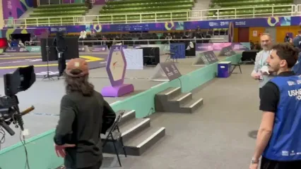 سلام نظامی «ساینا کریمی» به پرچم ایران پس از کسب مدال طلا