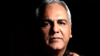 خاطره خنده دار مهران مدیری: کنسرت داشتم سالن میلاد و منم خیلی خوشحال که با ارکست بزرگ میخونم و این همه جمعیت، خانم خیلی مسنی صدام کرد گفت مادر جان برو همون بازیگریتو بکن