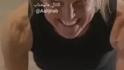 معلم ۵۸ ساله کانادایی با پلانک ۴ ساعت و نیمه جهان را شگفت‌زده کرد