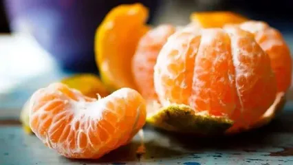 اعتراض کشاورزان با توزیع رایگان نارنگی‌ها