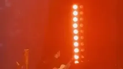 اجرای قطعه نوستالژی نشکن دلمو با گیتارنوازی محسن یگانه در کنسرت تهران