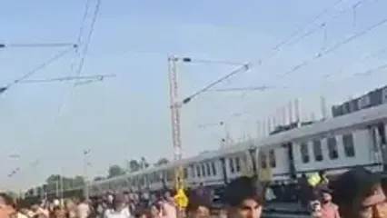 فیلم برخورد شدید یک قطار مسافربری با یک قطار باری در هند