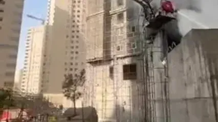 نجات بیش از ۳۰ نفر از آتش‌سوزی برج ۲۰ طبقه در غرب تهران