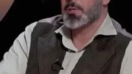 آیفون نارنجی دست گرفتن افتخار نیست