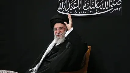 شعرخوانی در حضور رهبری: آه از خنده نورانی حاجی‌زاده