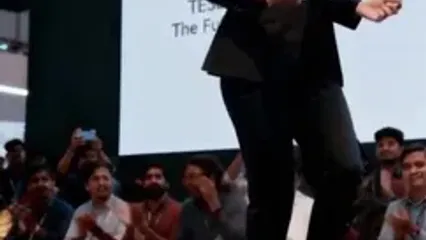 کفش هوشمند شناور تسلا رونمایی شد + جزئیات و فیلم