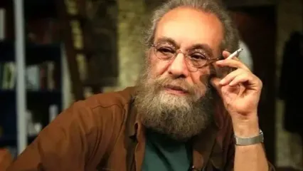 مسعود فراستی زیر بار حرف های رک شهاب عباسی لِه شد: درسته که مسعود 7 سال زندان بوده ولی مریضه! رنگ مورد علاقه اش قهوه ایه کل سینما رو هم قهوه ای کرده! فراستی فکرشم نمیکرد با خاک یکسان بشه