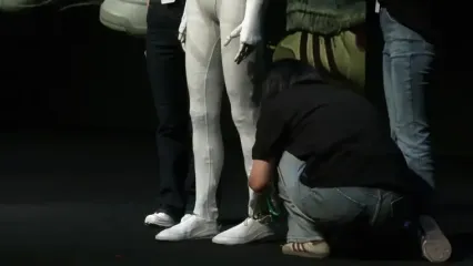 ببینید؛ شکافتن پای ربات انسان‌نمای چینی برای پایان دادن به شایعه حضور انسان درون آن