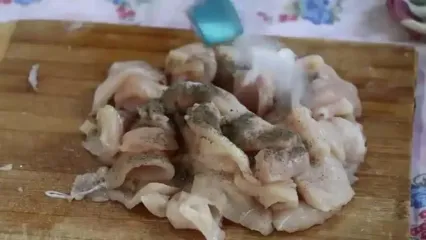 غذای روستایی در ایران؛ تهیه پیتزا با پنیر خانگی