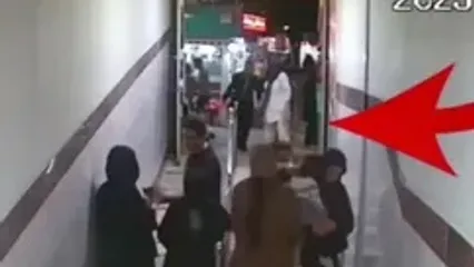 ویدئویی شوکه‌کننده از درمانگاه امام رضا(ع) کرمانشاه / زن سارق در نقش بیمار بود