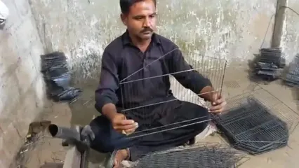 مراحل تولید قفس پرنده در کارگاهی در پاکستان