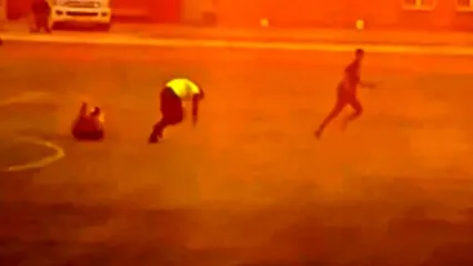 مامور نیروی انتظامی، حسین حسینی را زمین زد