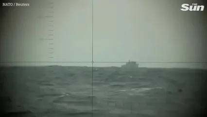 ببینید؛ لحظه برخورد اژدر شلیک شده از زیردریایی به ناوچه و غرق شدن آن در رزمایش ناتو