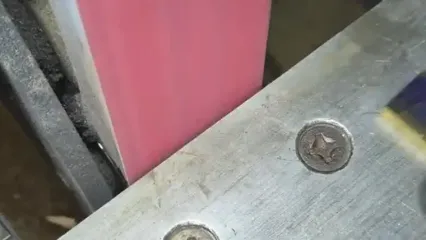 ببییند| فرآیند ساخت یک ساطور قصابی با استفاده از تیغه گرد اره زنگ زده در روسیه