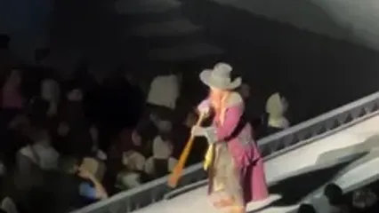 پاسخ منفی هوتن شکیبا به ازدواج در سالن نمایش