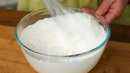 غذای روستایی در آذربایجان؛ تهیه کره بادام زمینی به روش سنتی