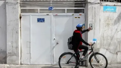 دوچرخه‌های بی‌پناه در جنوب تهران؛ وقتی دانش‌آموزان رکاب می‌زنند اما جایی برای پارک ندارند/ شهروندان از شهرداری درخواست دوچرخه بند کردند