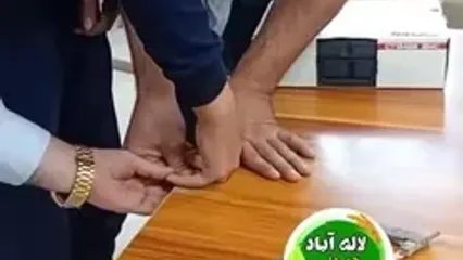 عملیات رهاسازی دست دانش آموز بابلی از نیمکت