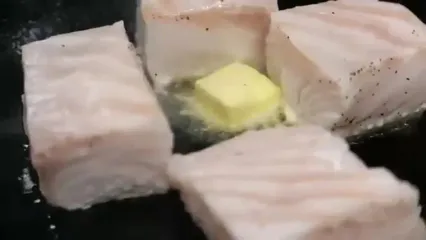 غذای خیابانی در آمریکا؛ برش و پخت غذاهای مختلف با ماهی هالیبوت غول پیکر در فیلادلفیا