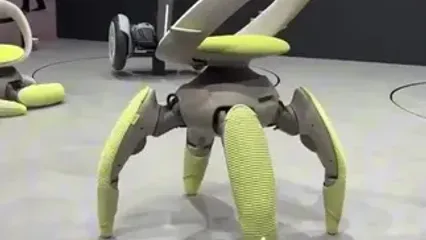 ببینید؛ انقلابی در دنیای ویلچرها؛ تویوتا از صندلی رباتیک با قابلیت بالارفتن از پله رونمایی کرد