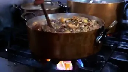 غذای خیابانی در آمریکا؛ اردک سرخ شده با سس شکلات و فلفل در نیویورک