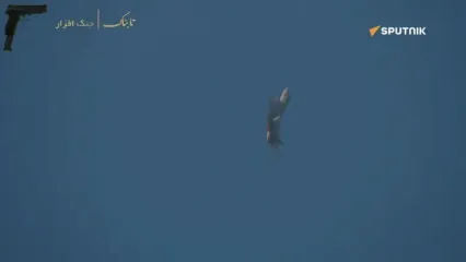 قدرت نمایی جنگنده‌ تمرینی ایران در آسمان امارات