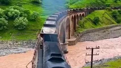 فیلم پل تاریخی صالح حمید در مسیر راه‌آهن لرستان