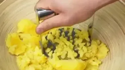 فیلم طرز تهیه کتلت قارچ با سیب زمینی