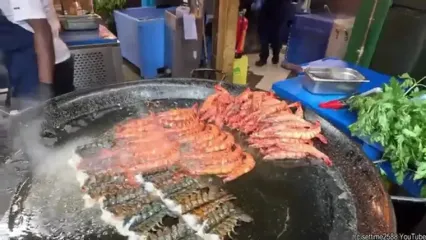 غذای خیابانی در انگلیس؛ میگو و شاه میگوی سرخ شده در لندن