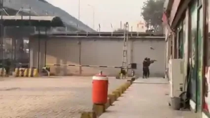 انفجار انتحاری و حمله مسلحانه به مقر نیروهای مرزی پاکستان