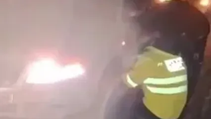 فیلم لحظه امدادرسانی ماموران پلیس راه خراسان به خودروهای گرفتار در برف
