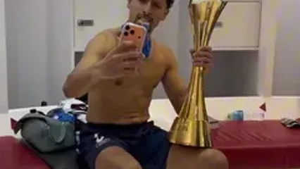 جشن قهرمانی بازیکنان پی‌اس‌جی در رختکن