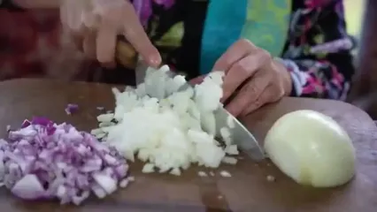 غذای روستایی در ایران؛ پخت کوفته با گوشت چرخ کرده در طبیعت زیبای روستا