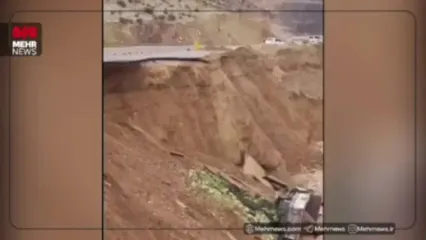 لحظه رانش زمین در جاده ایذه