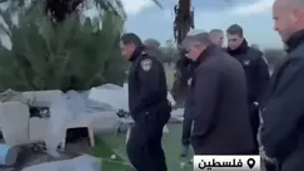 خط و نشان بن گویر در کنار قبر عزالدین قسام