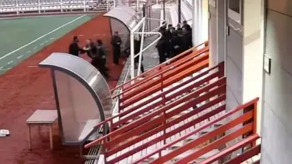 جزئیات زد و خورد اطرافیان محمود فکری با دو خبرنگار در ورزشگاه / عادل فردوسی پور : محمودخان، فکر این‌جاهایش را نکرده بود!