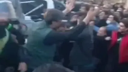 لحظه چاقو خوردن فرمانده انتظامی مشهد در مراسم هفتم وکیل مرحوم خسرو علیکردی